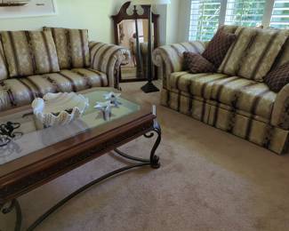 I think i should put my glasses on when snapping a picture. This doesn't do the couches justice .. this is what exhaustion looks like folks. But honestly it's a solid set . Excellent condition 