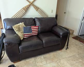 This is a lazy-boy leather loveseat.. .. yup ... 