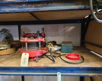 #2092 • 2 Receding Pipe Threaders & More
