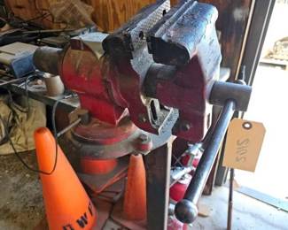 #2162 • Bench Vise
