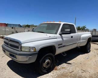 #40 • 2001 Dodge Ram 3500, 4x4 Cummins
