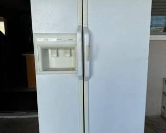 #4500 • Amana Side by Side Refrigerator
