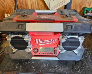 #2150 • Milwaukee Radio
