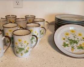 Buttercup Luncheon Set