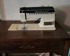 Singer Athena 2000 sewing machine