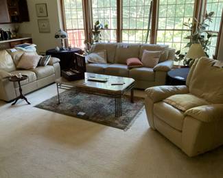 VIEW OF THE FAMILY ROOM