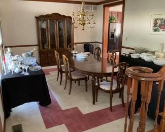 BEAUTIFUL DINNING ROOM SET