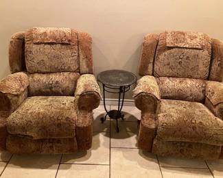 La-Z-Boy Recliners / Small table with compass design top