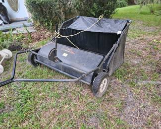 Lawn catcher thingie