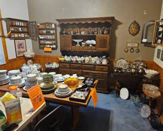 I'm hungry. I think I'm going to order pizza. 