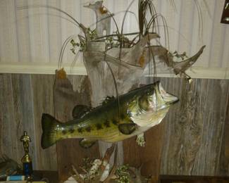Large-mouth bass mount