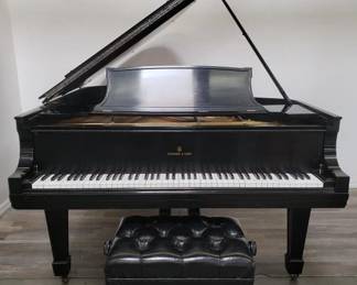 Lot # : 175 - Steinway & Sons baby grand piano w/bench