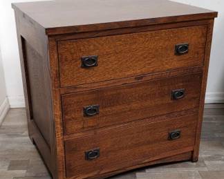 Lot # : 68 - Mission oak style 3 drawer chest of drawers
