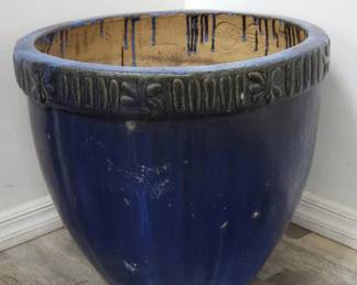 Lot # : 504 - Tall terracotta vase like pot
