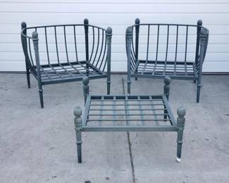 Lot # : 549 - Patio cast aluminum set - 2 chairs & coffee table
