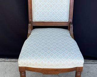 Lot # : 639 - Antique Victorian style side chair
