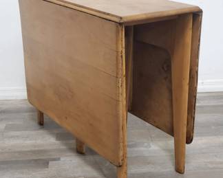 Lot # : 20 - Mid century Heywood Wakefield gate leg
