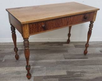 Lot # : 59 - WM A. French Furniture Co. single drawer desk
