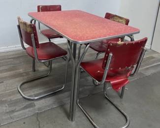 Lot # : 465 - Retro dining set table 42” l x 30” w x 30”h chairs

