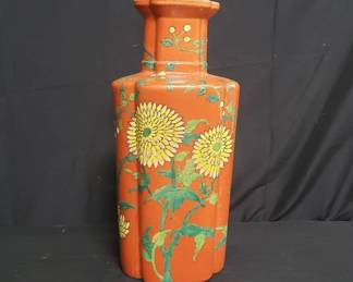 Lot # : 153 - Hand painted Chinese floral vase
