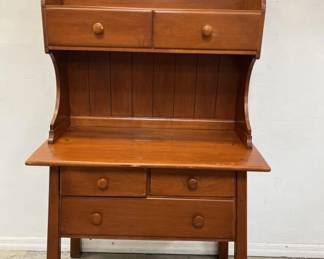 Lot # : 428 - Colonial style hutch 36" l x 18" w x 60" h
