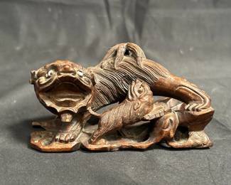 Lot # : 450 - Vintage carved wood foo dog
