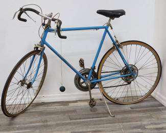 Lot # : 550 - Vtg Schwinn Continental baby blue
