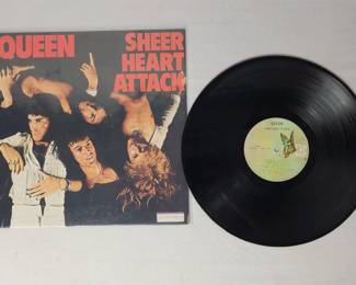 Lot # : 410 - 1974 Queen Sheer Heart Attack vinyl Elektra Record
