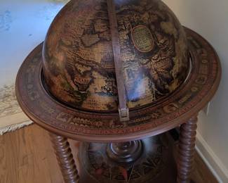 Bar/Globe