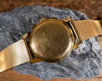 An 18K gold Chronograph Swiss made men's watch made by Eberhard & Co. Circa 1940's. 8 inch band with a 38mm case diameter with crown and 42mm lug to lug. Total weight 85 grams.