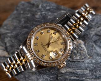 An Oyster Perpetual Datejust lady's bracelet watch. With an 18k yellow gold and diamond bezel, synthetic sapphire crystal, and a Rolex Oyster Perpetual certified chronometer automatic movement with date. Fitted with a stainless steel and 18k yellow gold Jubilee bracelet. Total weight 53.52 grams. Comes with official assessment paperwork from Pacific Gemological Laboratory INC.
