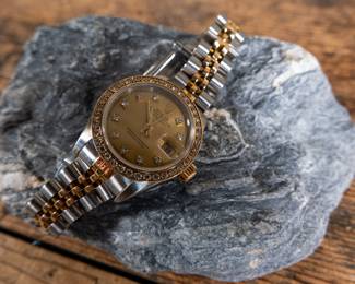 An Oyster Perpetual Datejust lady's bracelet watch. With an 18k yellow gold and diamond bezel, synthetic sapphire crystal, and a Rolex Oyster Perpetual certified chronometer automatic movement with date. Fitted with a stainless steel and 18k yellow gold Jubilee bracelet. Total weight 53.52 grams. Comes with official assessment paperwork from Pacific Gemological Laboratory INC.