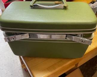 Samosonite train box