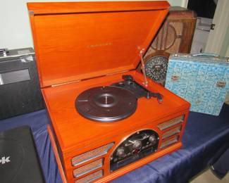 AM-FM radio/Turntable/CD player/cassette player