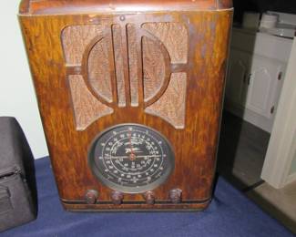 Old tube radio- works