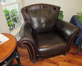 Nice leather arm chair- very comfortable