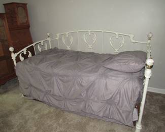 Day bed with trundle