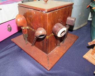 Old pipe holder/tobacco box