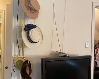 Vintage Hats, Tension Pole Hanger