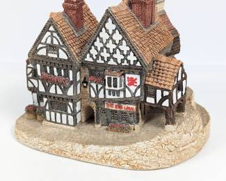 Lilliput Lane Red Lion Pub Cottage Collectible