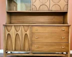 Mid Century Modern Brasilia Walnut Dining Cabinet
Description
Measures 54 X 19 X 65"
Quite a story on this line of furniture, follows the super modern architecture of Brasilia, the Capitol City of Brazil...
"...of all the Broyhill furniture Collections created over the nearly 100 years of existence the Brasilia Collection is the most valuable as it was the most authentic design and creation in collaboration with one of the world's most renowned architects..."
Very light scratches noted - excellent condition for age