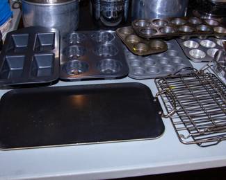 Various baking accessories 