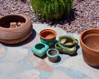 Various gardening pots 