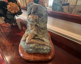 Marianne Caroselli
Bronze Sculpture
‘BEAUTY WITHIN’