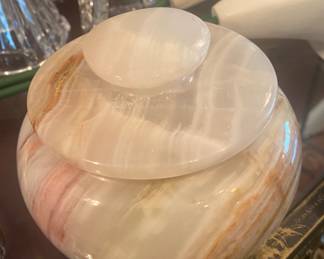 Onyx box w/lid