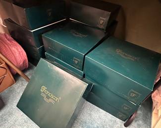 16 Place Settings of the Franciscan