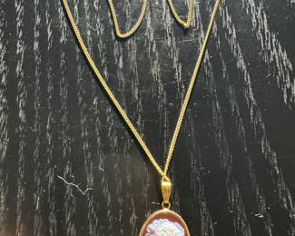 18K Gold Necklace with 18K Gold Cameo Pendant