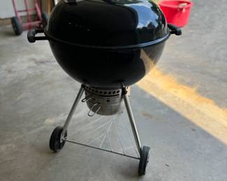 Weber Charcoal Grill with Thermometer (Barely Used)