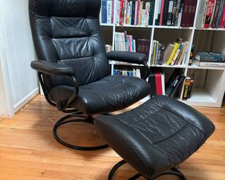 "Ekornes Style" Stressless Reclining Leather Lounge Chair and Ottoman