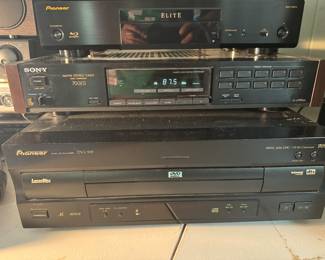 Sony ST-S700ES AM/FM Stereo Tuner & Pioneer DVL-919 Laser Disc Player